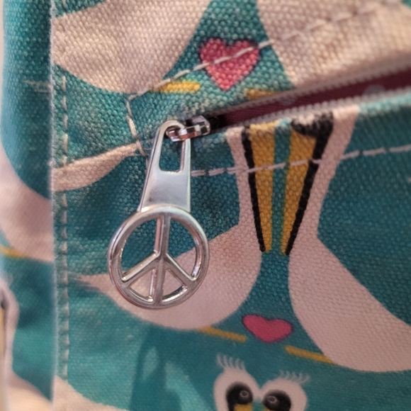 Bungalow 360 crossbody with adorable pelican print - Picture 4 of 10